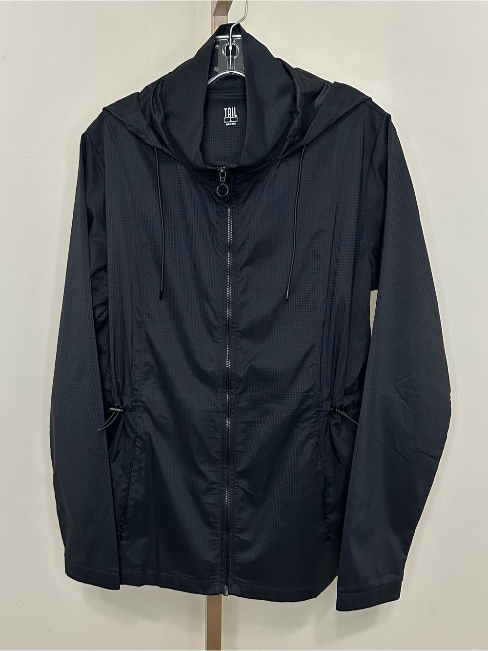 Tail Women's Lightweight Hooded Zip Jacket in Black